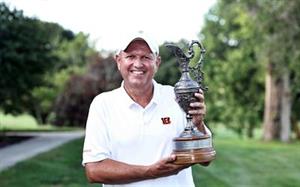 Betzold_Winning_Image_with_Trophy