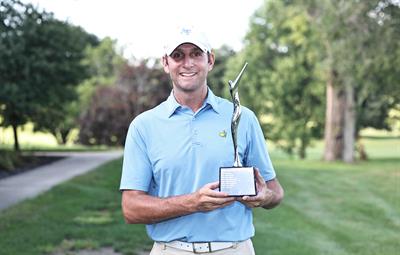 Scohy_Winning_Image_with_Trophy